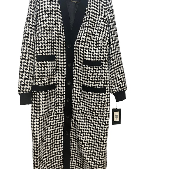 KATHY IRELAND, MEDIUM, LONG BLACK AND WHITE CHECKERED CARDIGAN JACKET. - Picture 10 of 11
